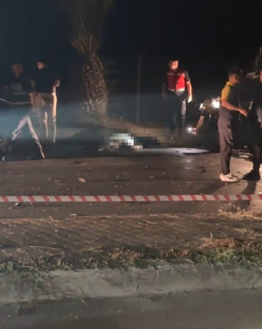 Alanya’da servis aracı otomobille çarpıştı: 2 ölü, 6 yaralı