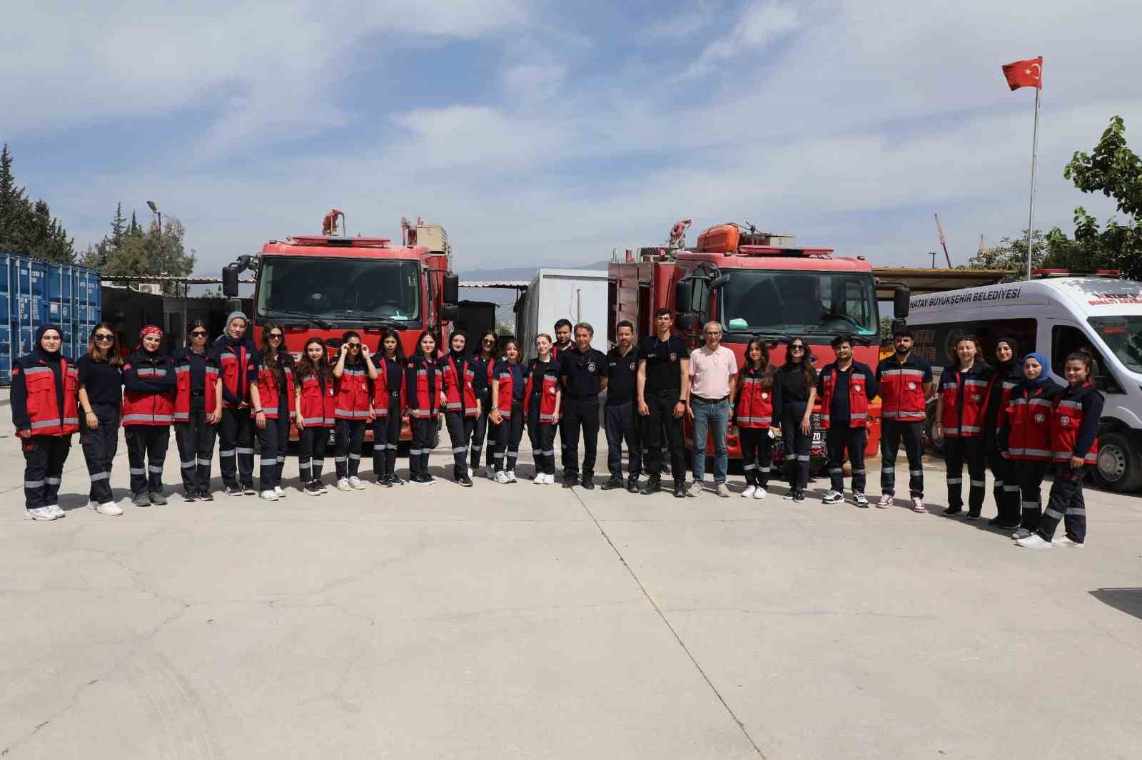 Hatay itfaiyesinden üniversite öğrencilerine yangın eğitimi