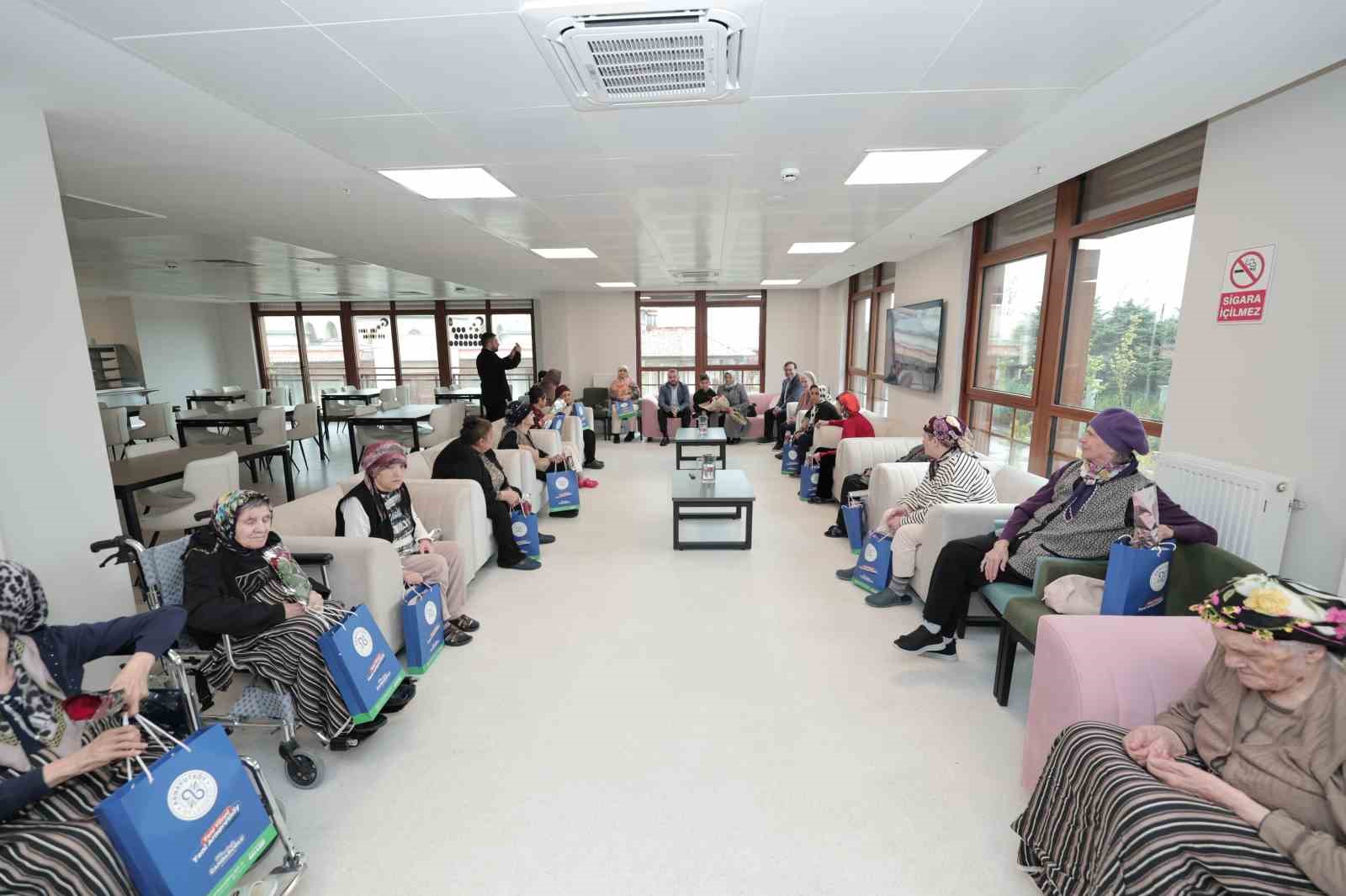 Darülaceze’de Anneler Günü sürprizi: Duygu dolu anlar yaşandı