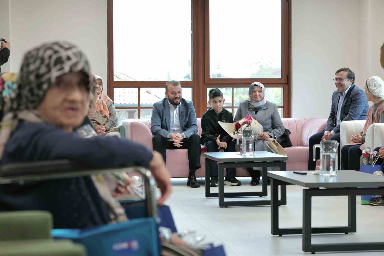 Darülaceze’de Anneler Günü sürprizi: Duygu dolu anlar yaşandı