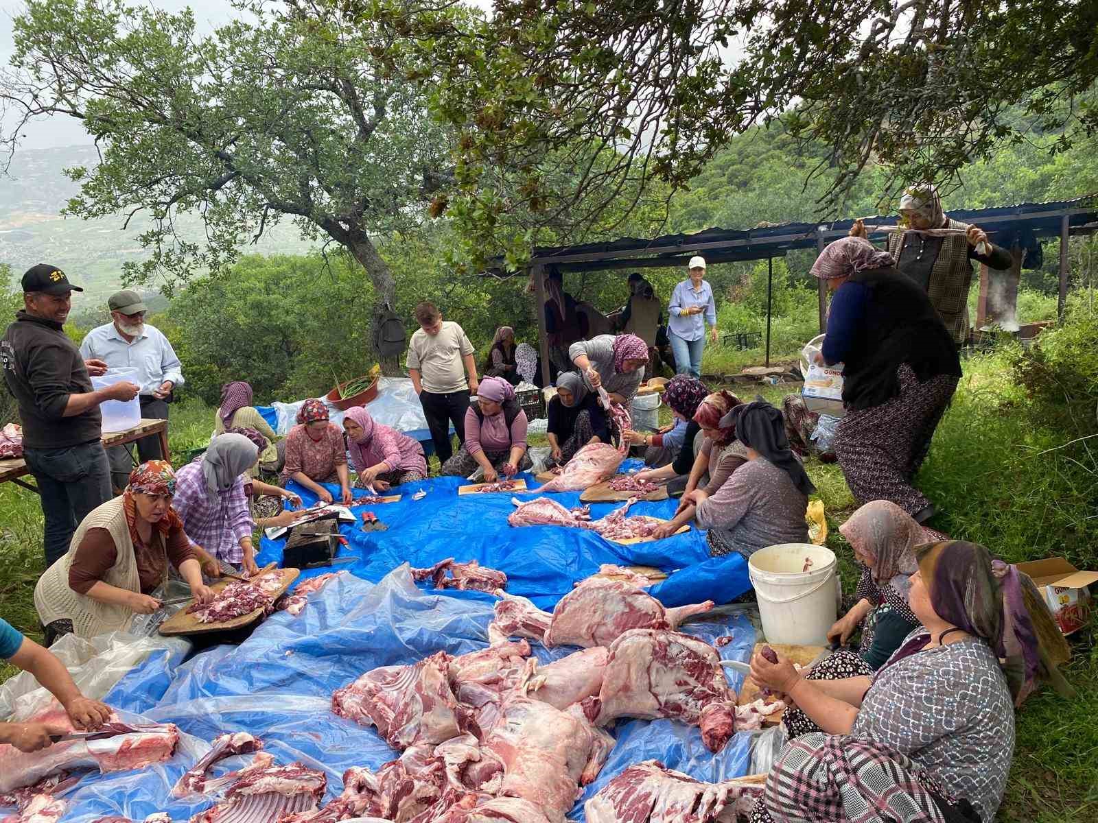Çiftçiler bolluk ve bereket için Olcak Dede’de buluştu
