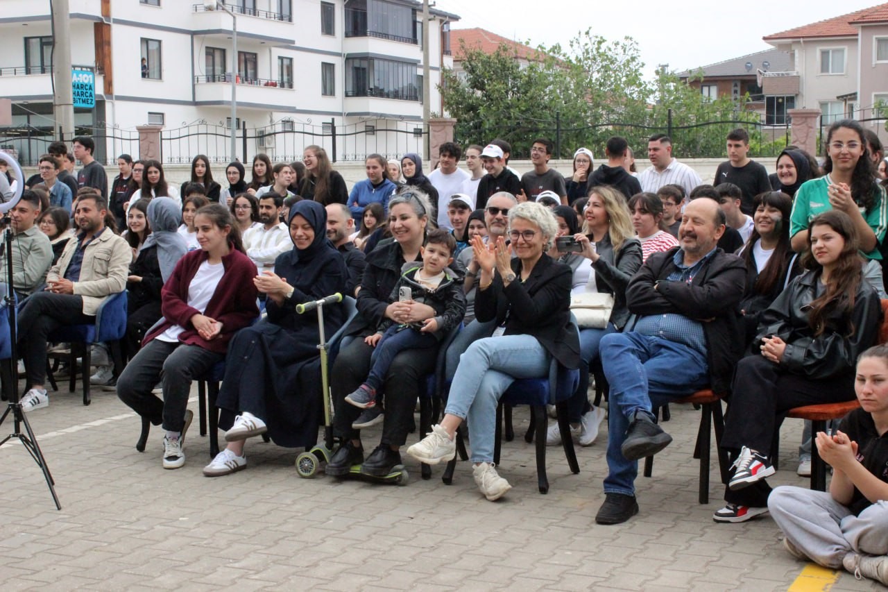 Sandıktan podyuma: 80 yıllık giysiler yeniden hayat buldu