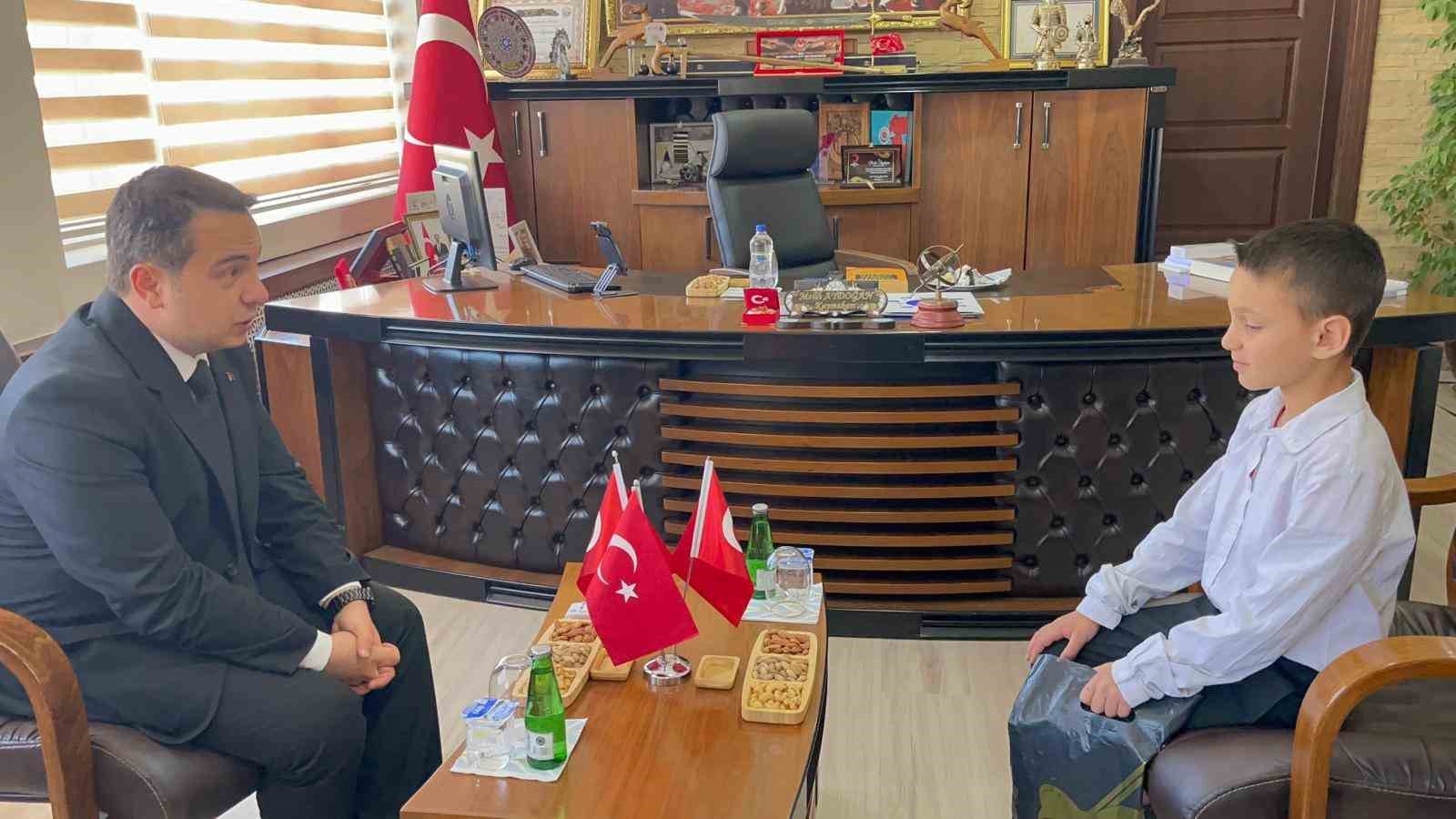 Kaymakam olmak isteyen Umut&rsquo;un hayali ger&ccedil;ek oldu
