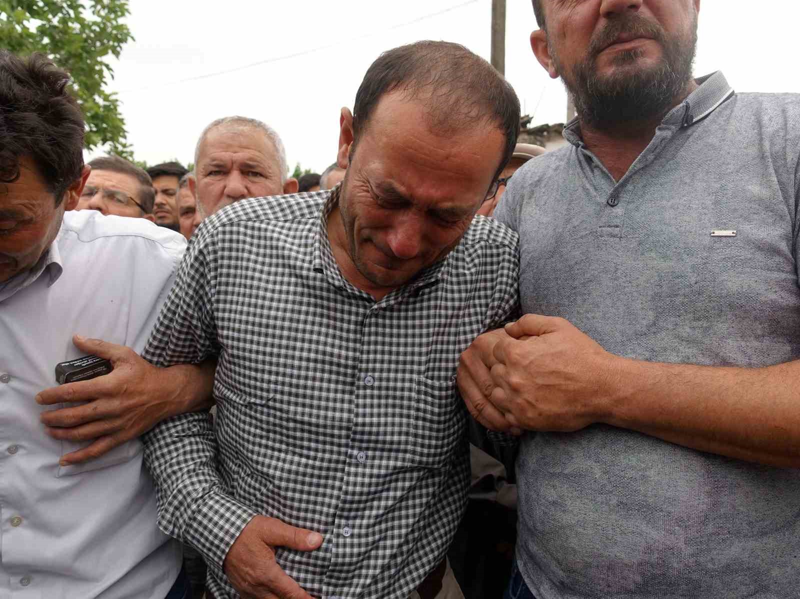 Kazada hayatını kaybeden genç kız duvağıyla uğurlandı
