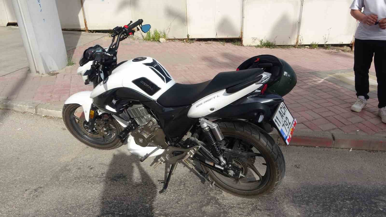 Bilecik&rsquo;te motosikletin &ccedil;arptığı yaya hastaneye kaldırıldı
