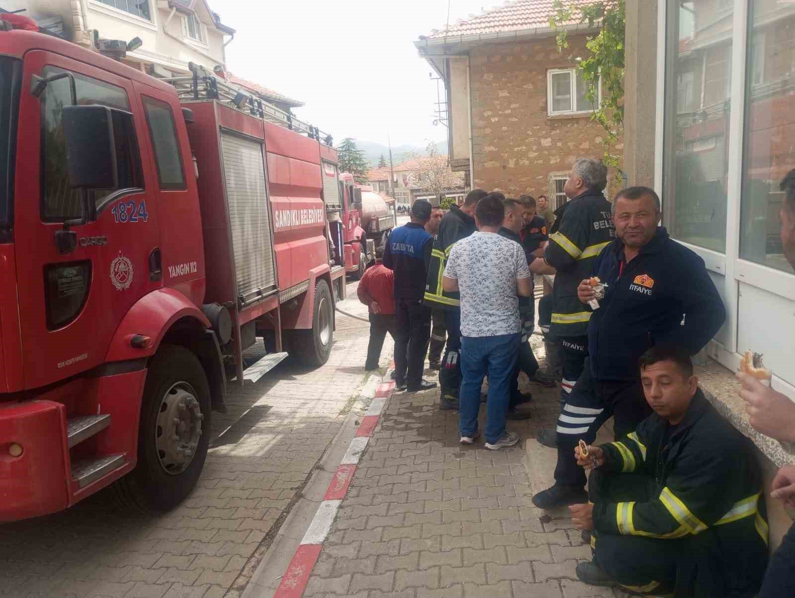 Yangında 75 yaşındaki adamın evi kullanılamaz hale geldi