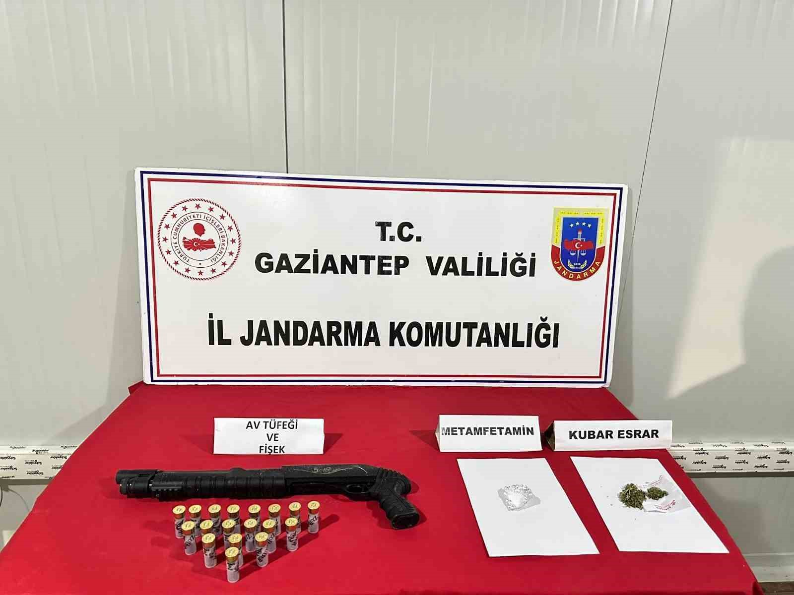 Gaziantep’te kaçakçılık ve uyuşturucu operasyonu: 21 şahıs tutuklandı