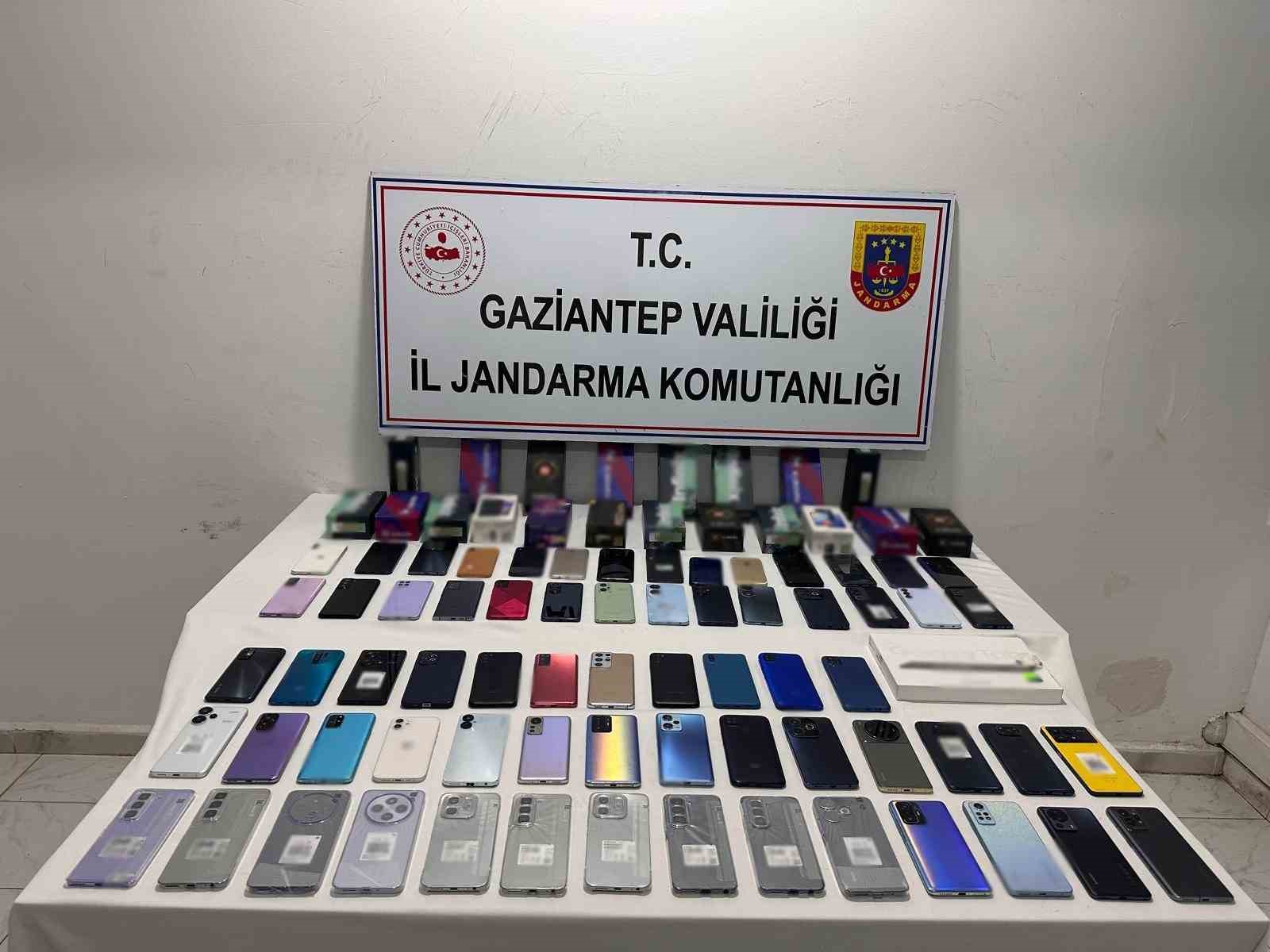 Gaziantep’te kaçakçılık ve uyuşturucu operasyonu: 21 şahıs tutuklandı