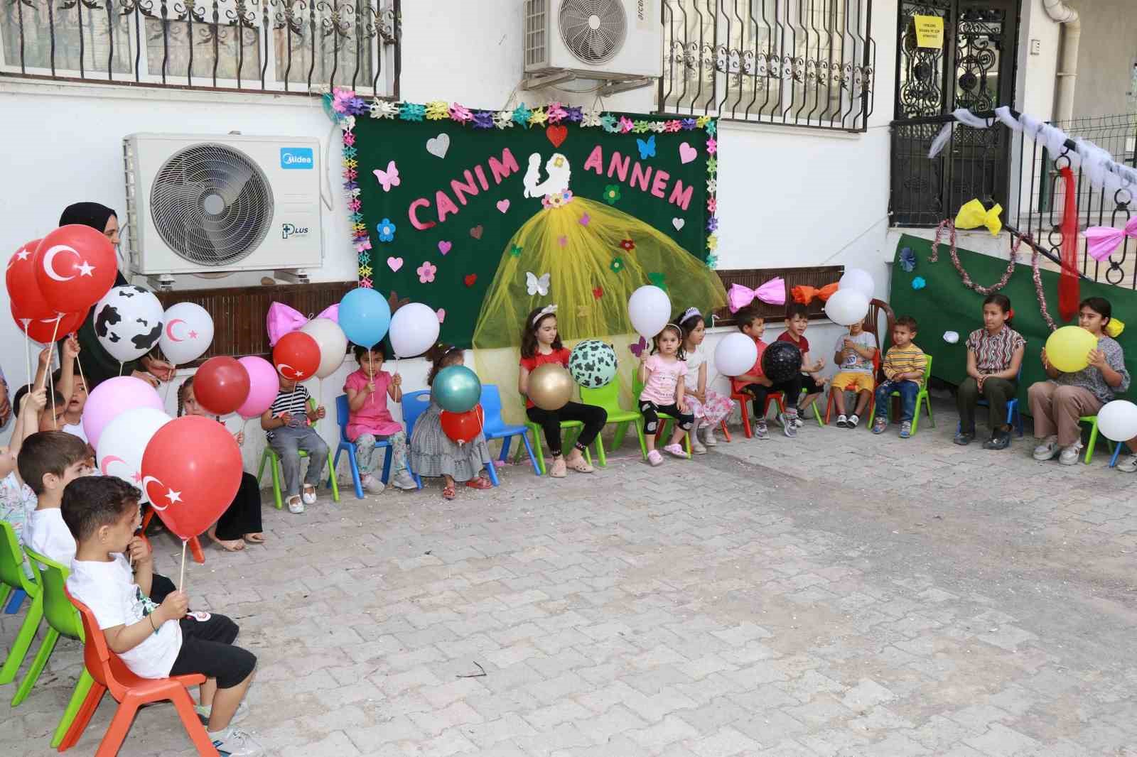 Anneler G&uuml;n&uuml;&rsquo;nde kadın kursiyerler unutulmadı
