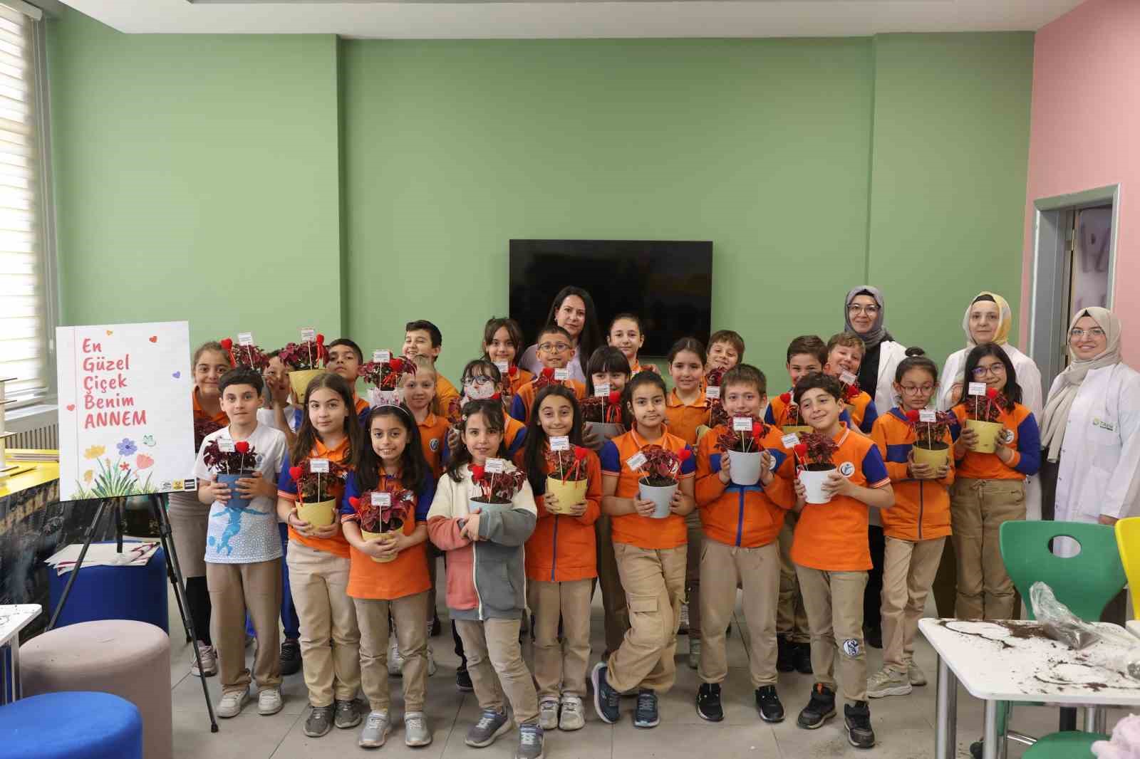 Büyükşehir’in "Yerli Tohum Milli Tarım" projesinde "En Güzel Çiçek Benim Annem" etkinliği