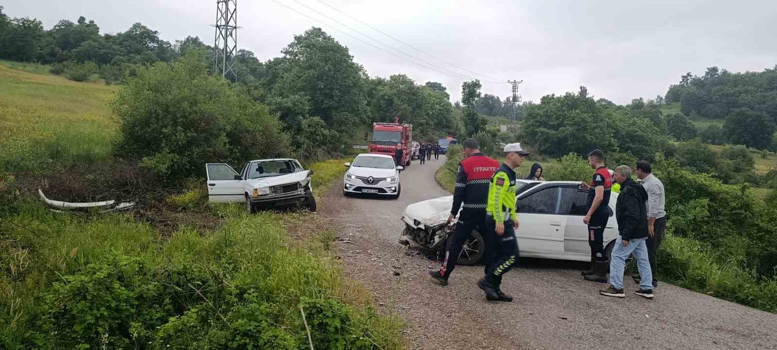 Çan'da trafik kazasında 2 kişi yaralandı. Ihlas Haber Ajansı'ndan haber geldi.