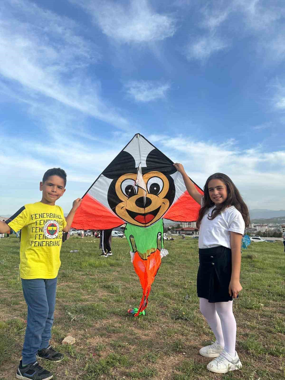 Elazığ’da 3. geleneksel uçurtma şenliği
