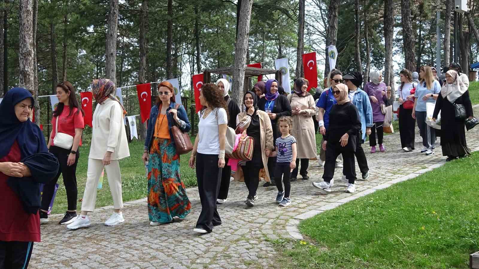 Tavşanlılı girişimci iş kadınlarından anlamlı anneler günü programı