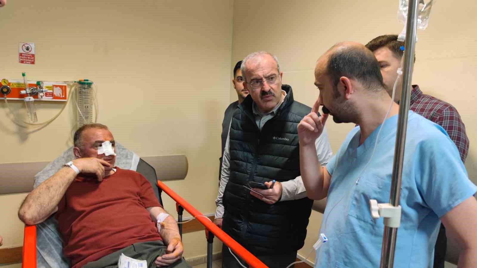 Vali Toraman otobüs kazasında yaralananları ziyaret etti