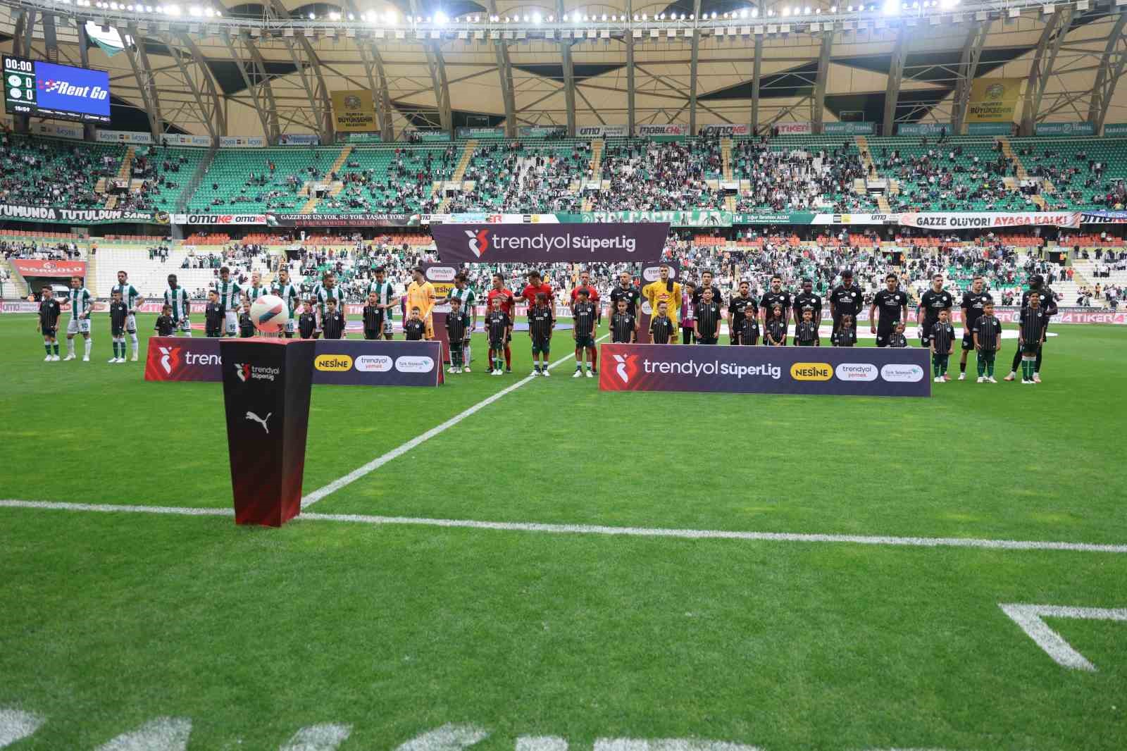Trendyol Süper Lig: Konyaspor: 0 - Çaykur Rizespor 0 (İlk yarı)