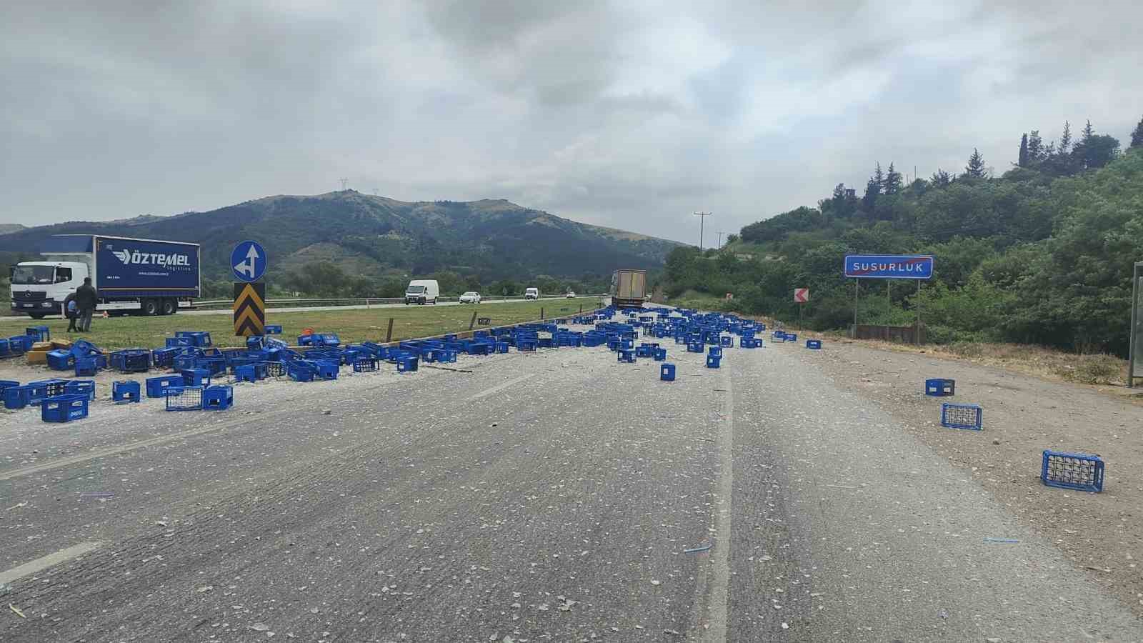 Balıkesir-Bursa yolunda iki tır &ccedil;arpıştı
