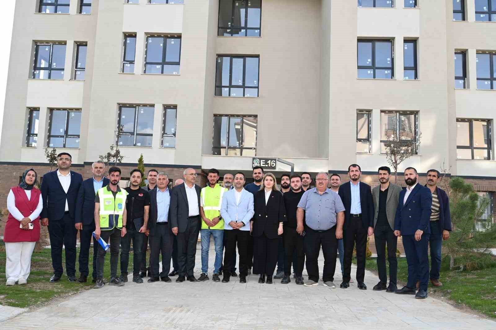 AK Parti heyeti, Doğanşehir’de deprem sonrası çalışmaları inceledi