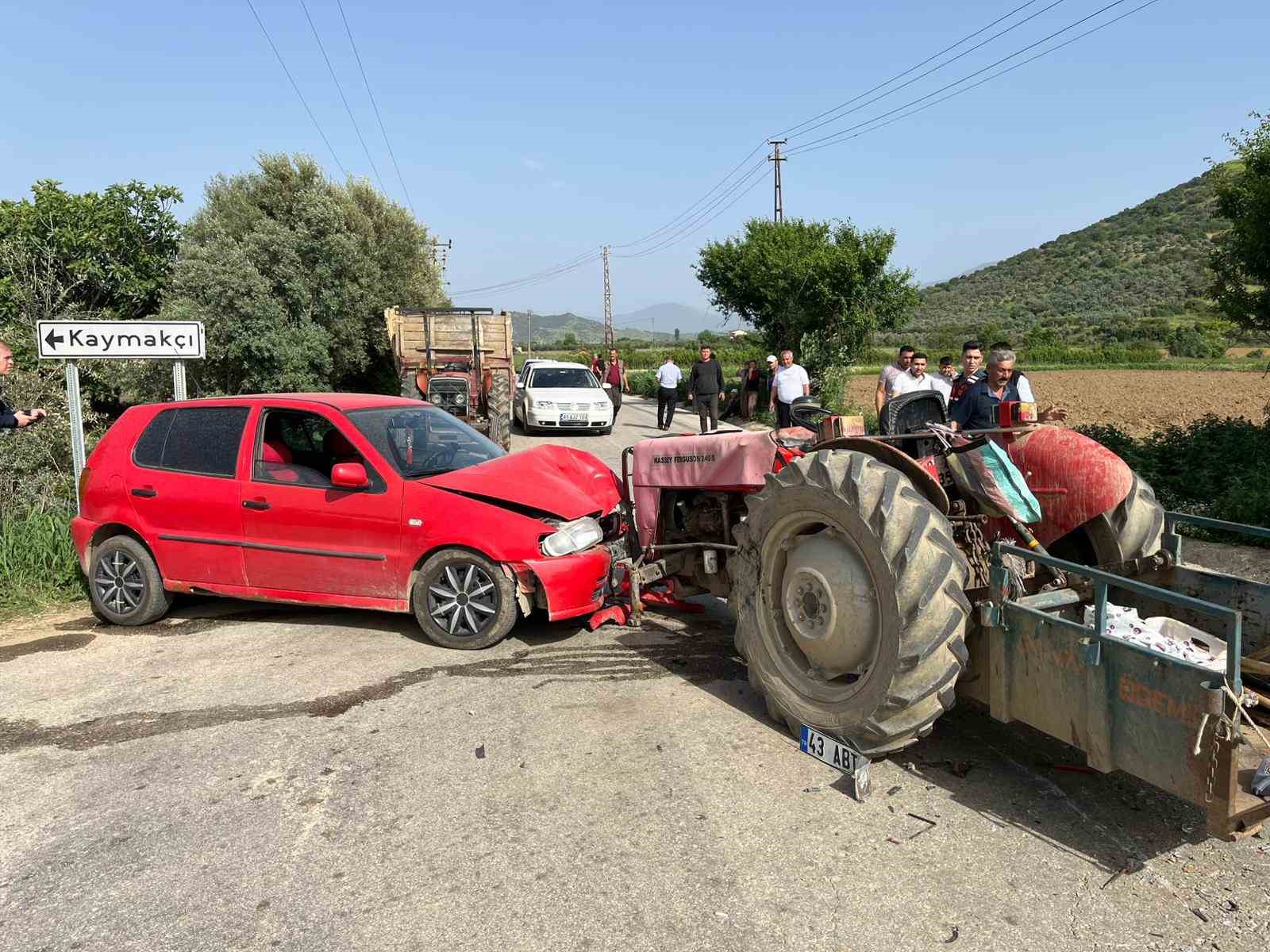 İzmir'de trafik kazasında 4 kişi yaralandı - İHA
