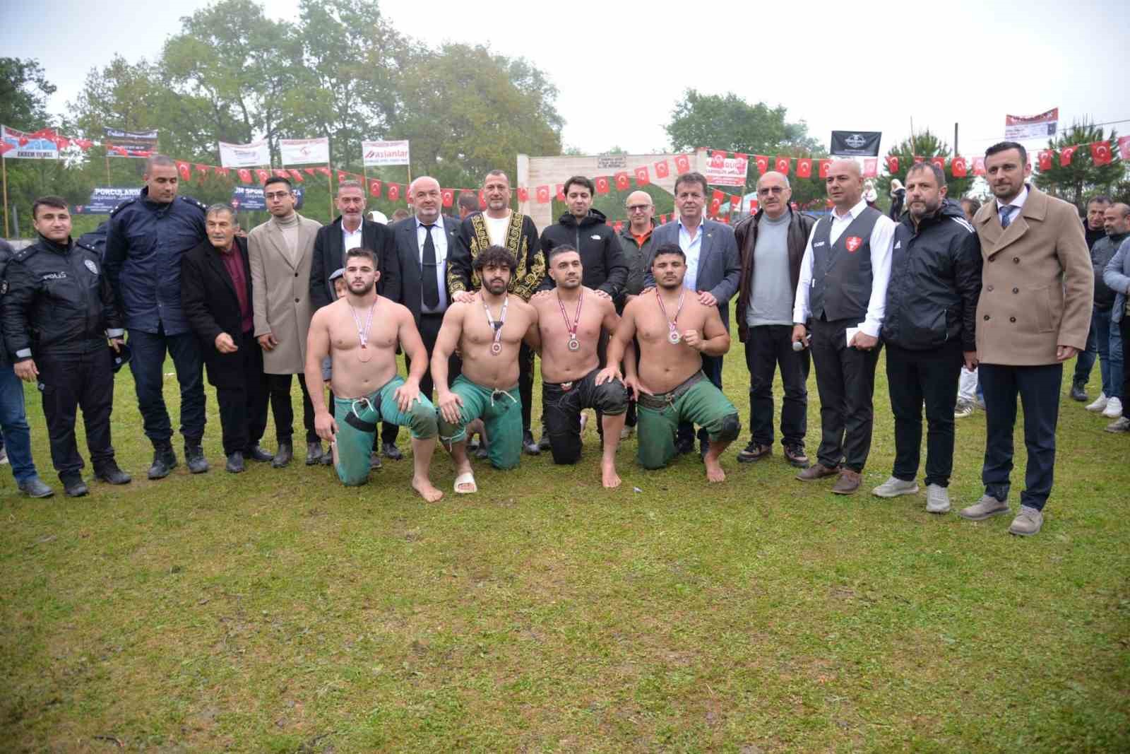 Yusuflu&rsquo;da yağmur altında Hıdırellez ve karakucak coşkusu
