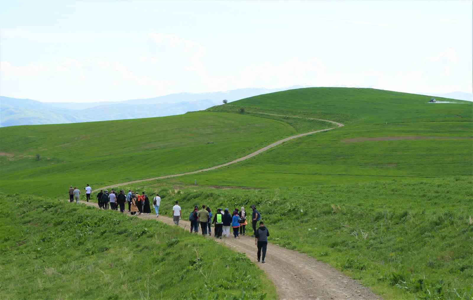 Vali &Ccedil;akır, doğaseverlere eşlik ederek Korkut&rsquo;un gizli kalmış g&uuml;zelliklerini keşfetti

