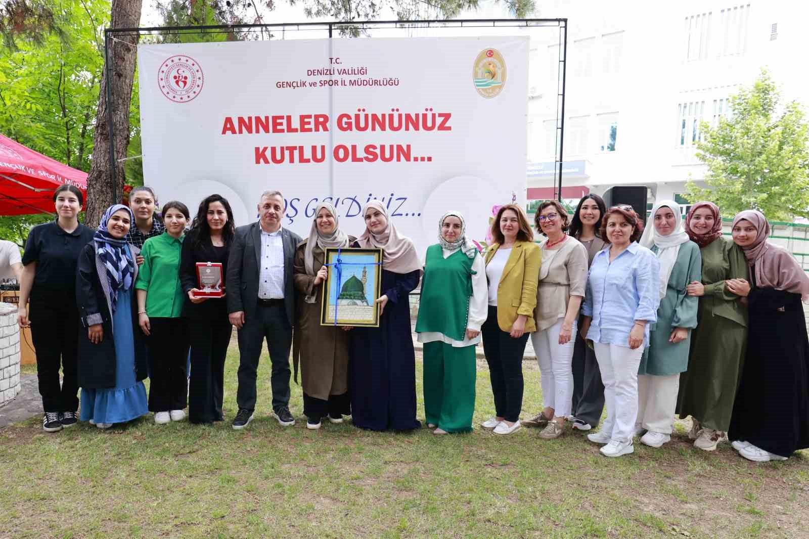 Denizli protokolü şehit anneleriyle buluştu