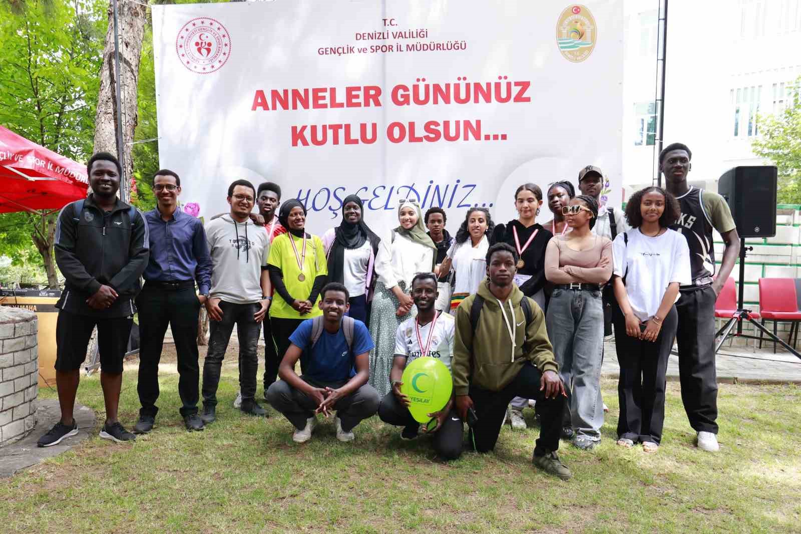 Denizli protokolü şehit anneleriyle buluştu
