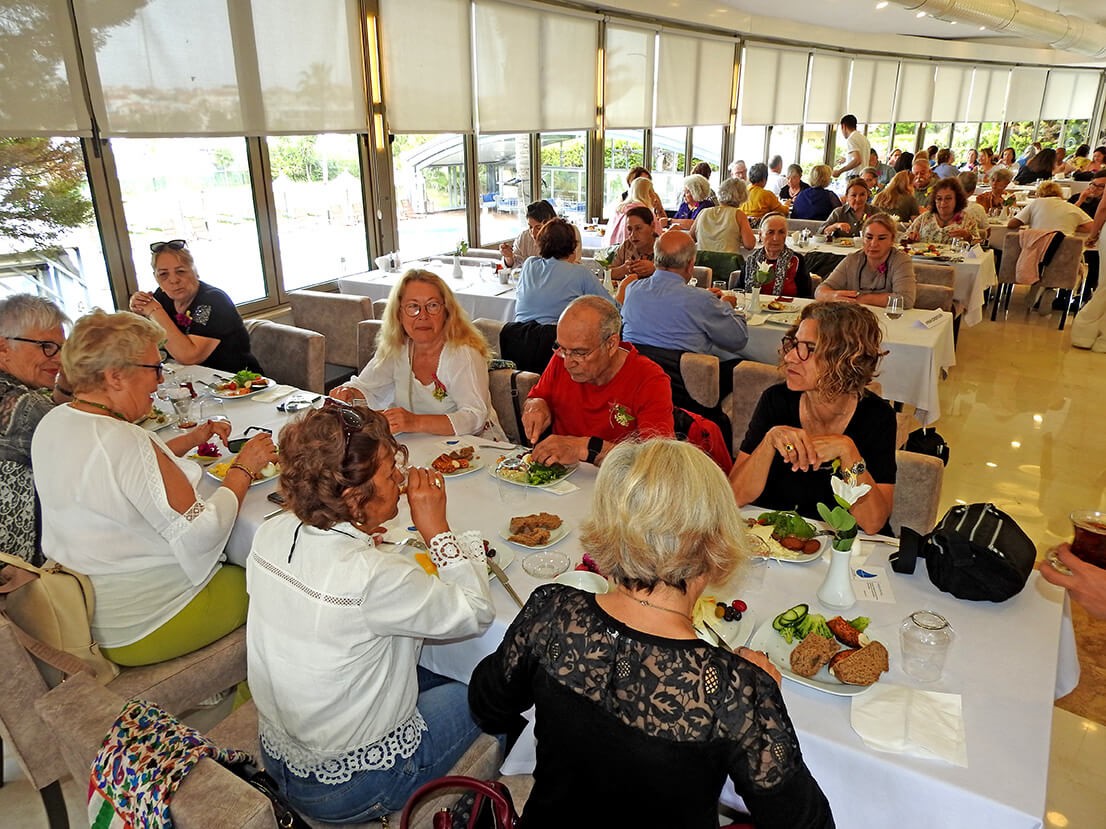 Dalyanım Derneği’nden anlamlı dayanışma kahvaltısı: "Yılın Annesi" hayvansever Esra Kuşçu oldu