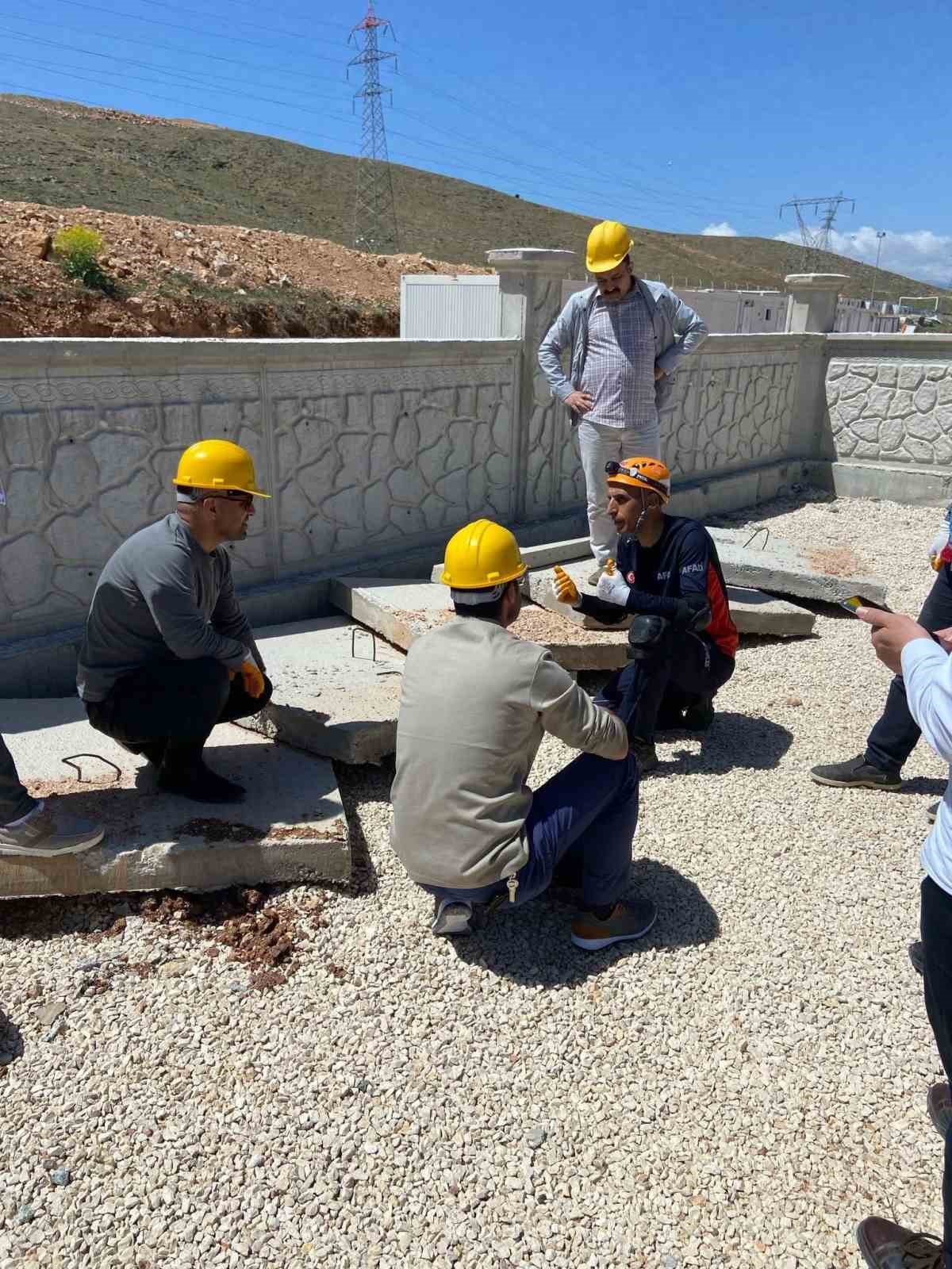 Elazığ’da enkazda arama ve kurtarma eğitimi sürüyor

