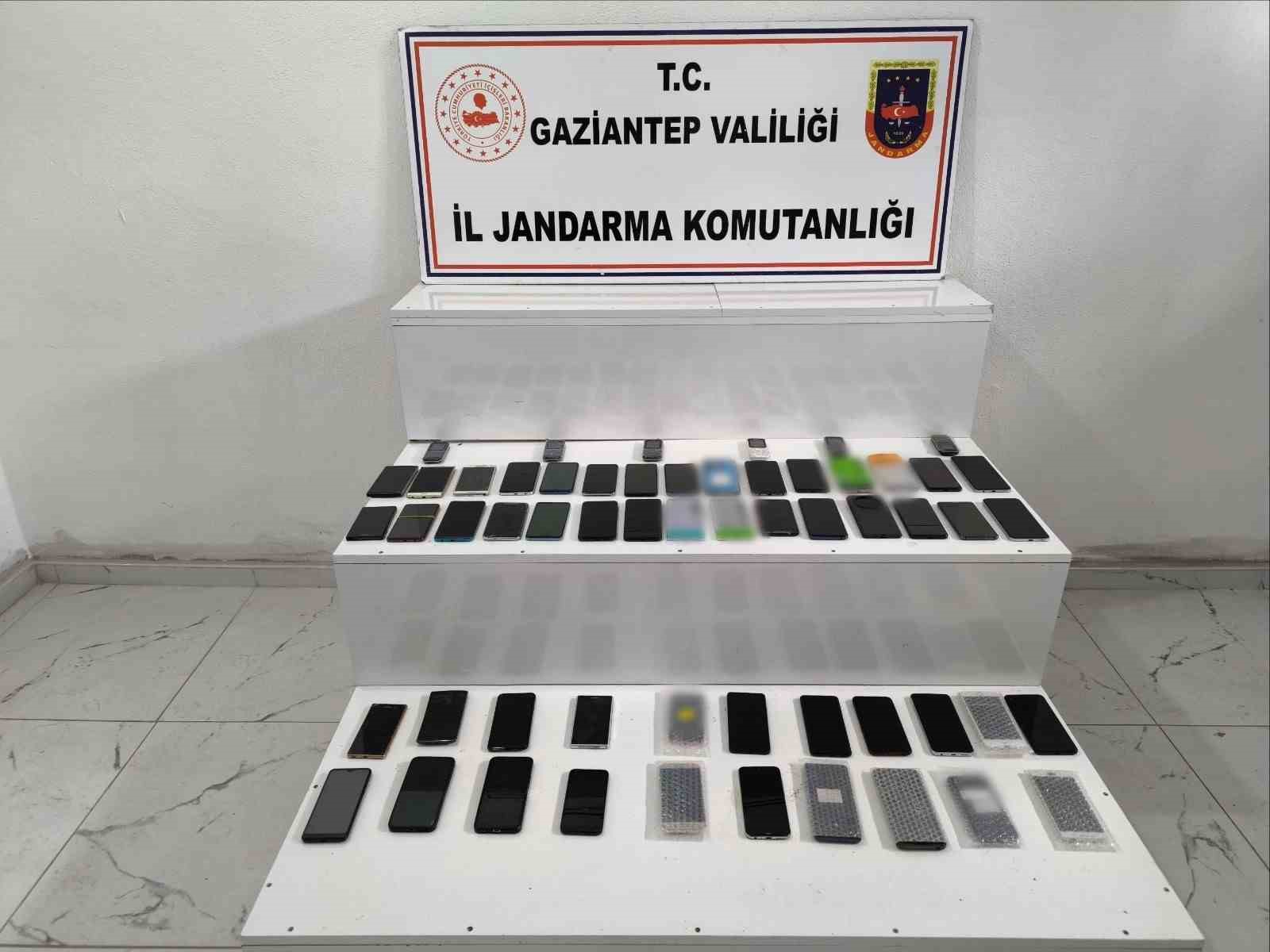 Gaziantep 3 milyon TL değerinde kaçak elektronik eşya ele geçirildi: 2 gözaltı