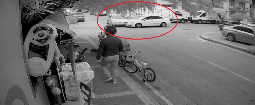 ’Dur’ tabelasını kapatan kamyonet kazaya neden oldu