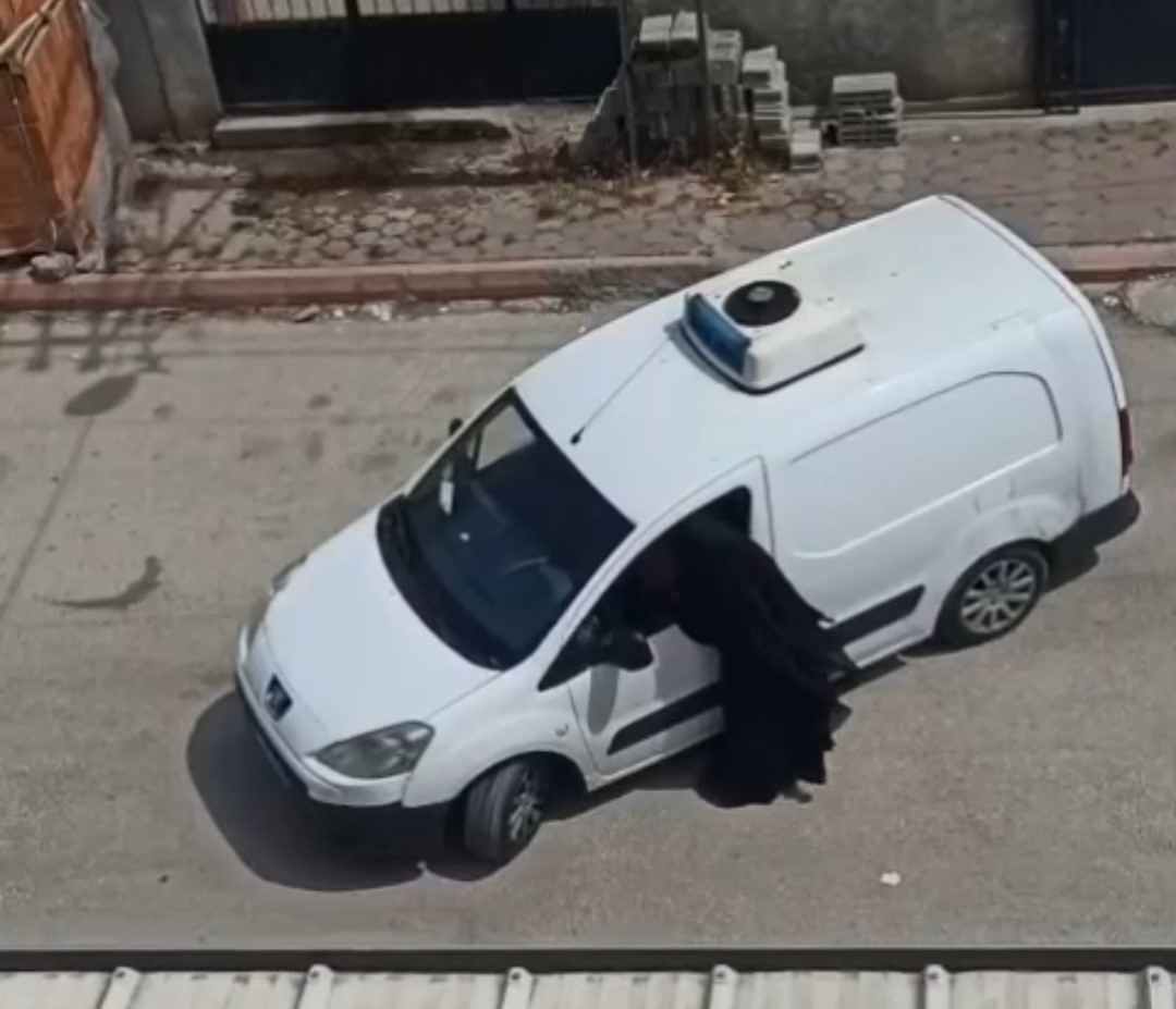 Kahvaltı yüzünden eşini darbetti, o anlar saniye saniye görüntülendi