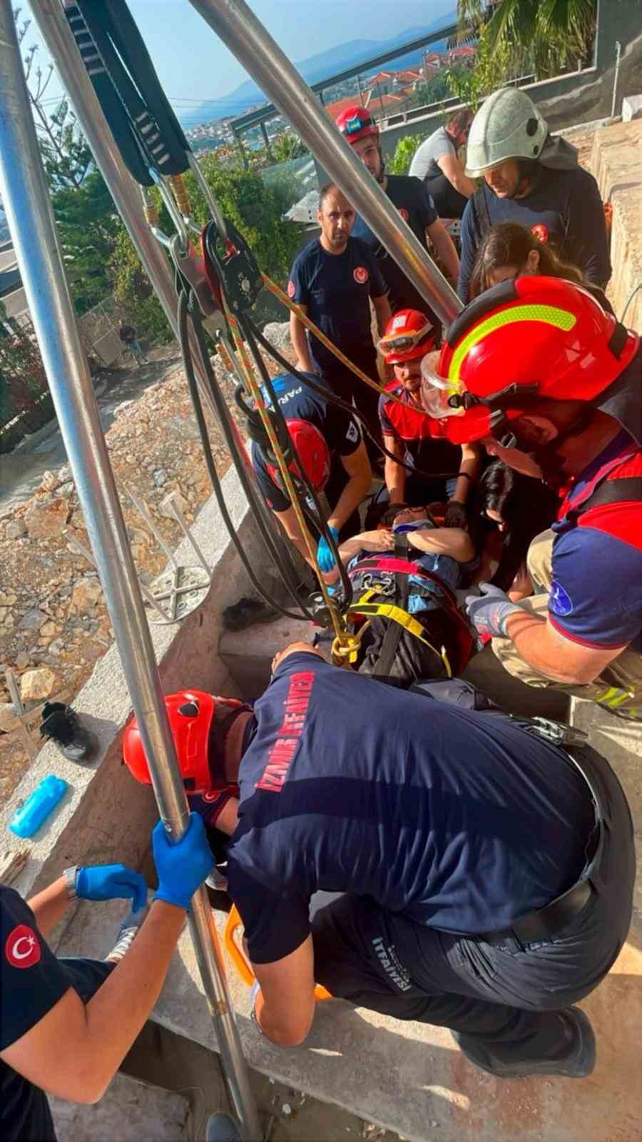 İzmir’de kuyuya düşen yaşlı kadın kurtarıldı
