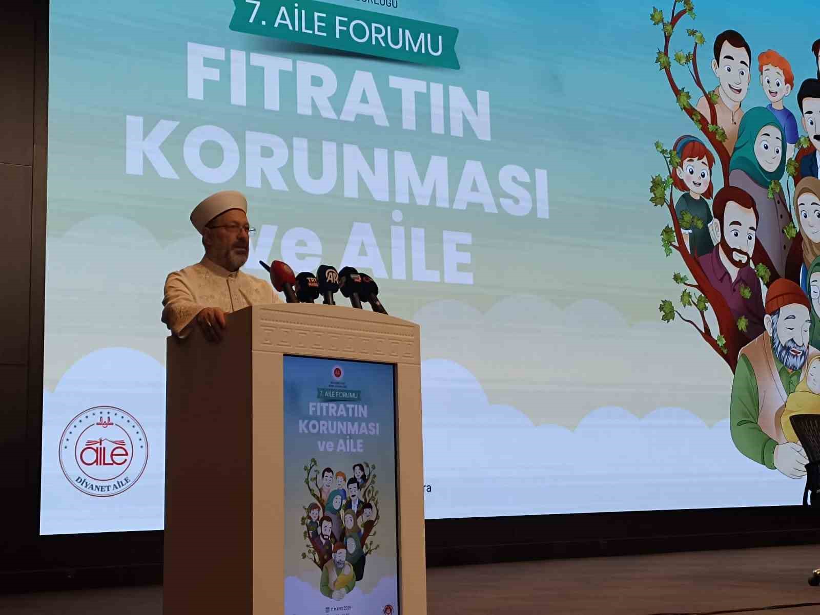 Ali Erbaş: "İnsanlık, cinsiyetsiz bir toplum oluşturma çabası içine giren sapkın bir anlayışla karşı karşıyadır"
