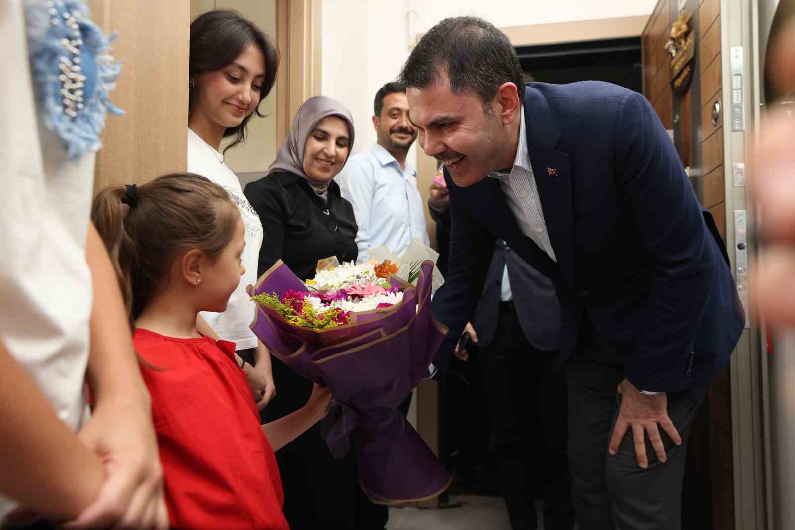 Bakan Kurum: "Her ev huzura kavuşana kadar yanınızda olacağız"
