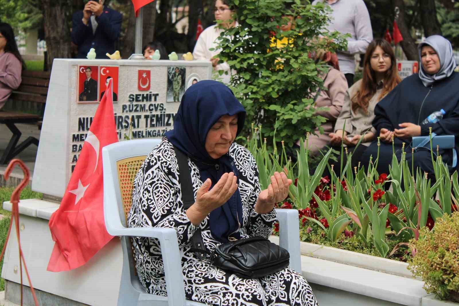 Şehitlikte buruk Anneler Günü
