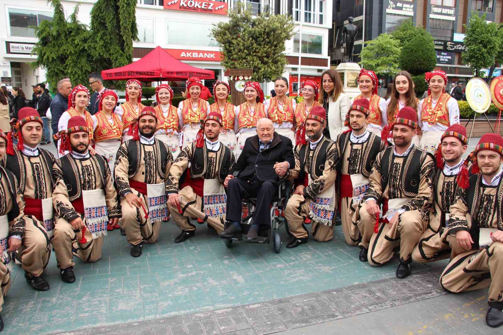 Bolu’ya 148 eser kazandıran İzzet Baysal’a duygusal anma
