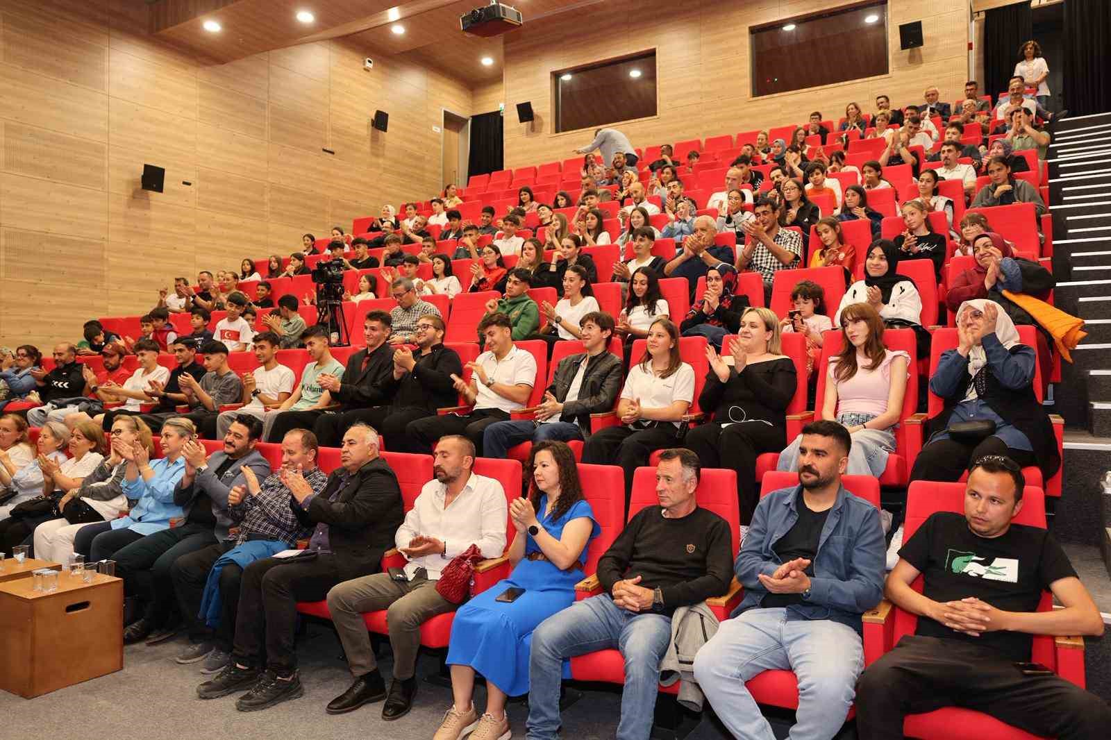 Efsaneler genç atletlerle buluştu
