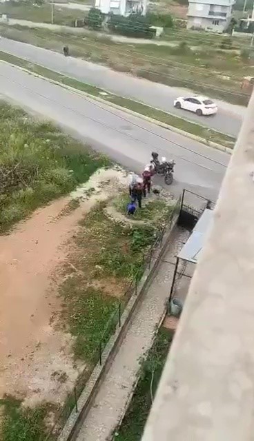Vatandaşı darbeden polis memurlarına görevden uzaklaştırma
