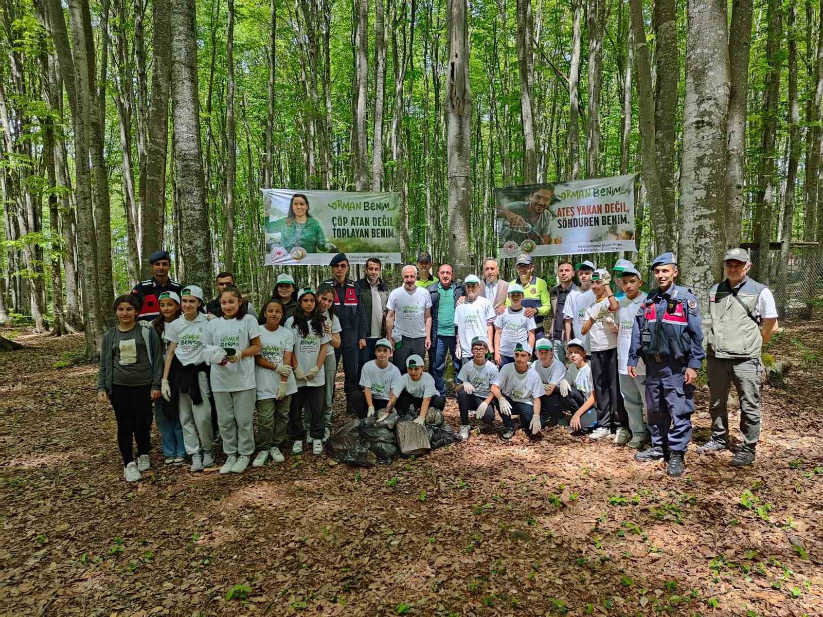 Çocuklar çevreyi temizledi
