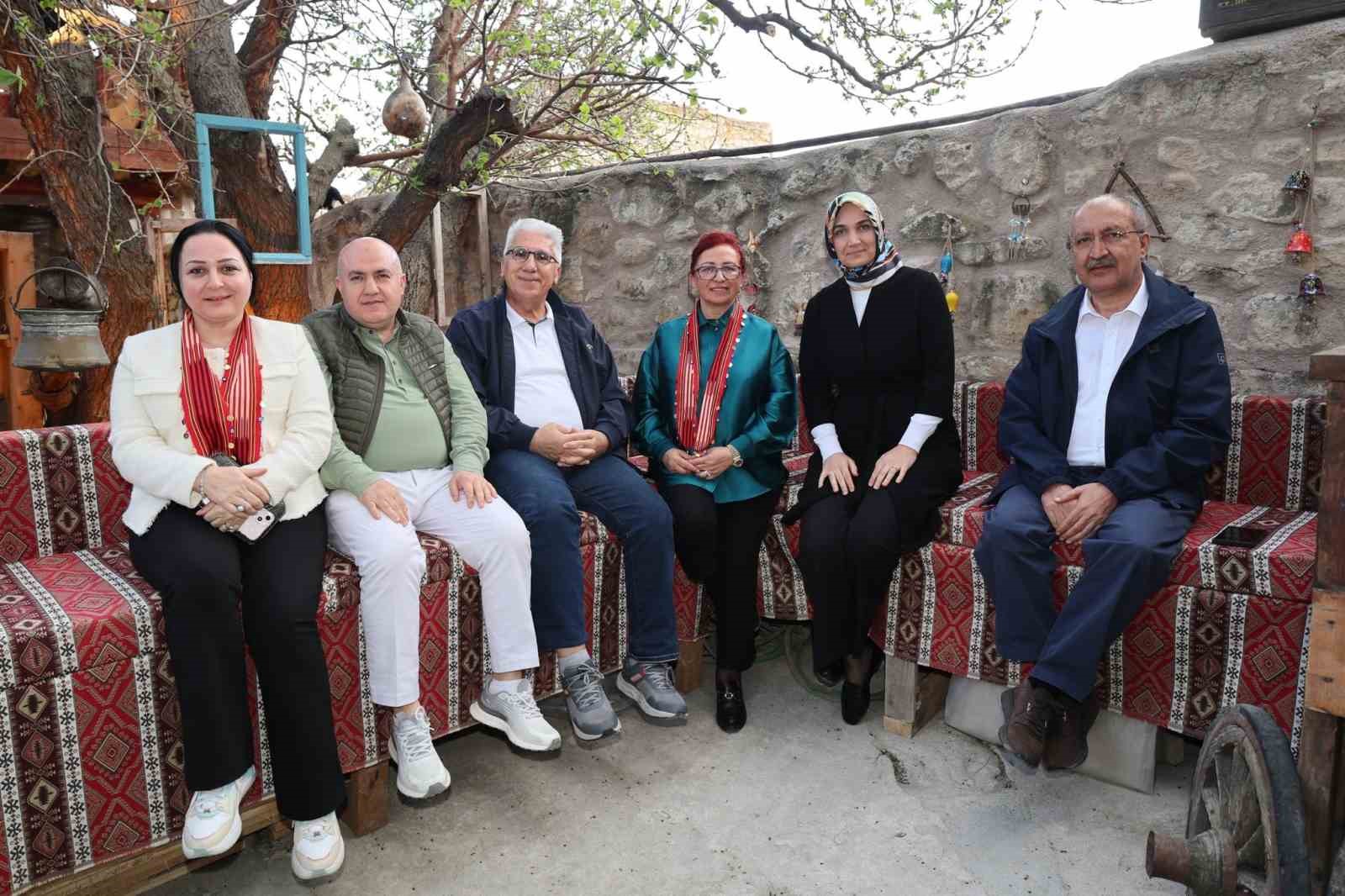 Vali Yiğitbaşı BİK üyelerine Frig Vadisi’ni gezdirdi