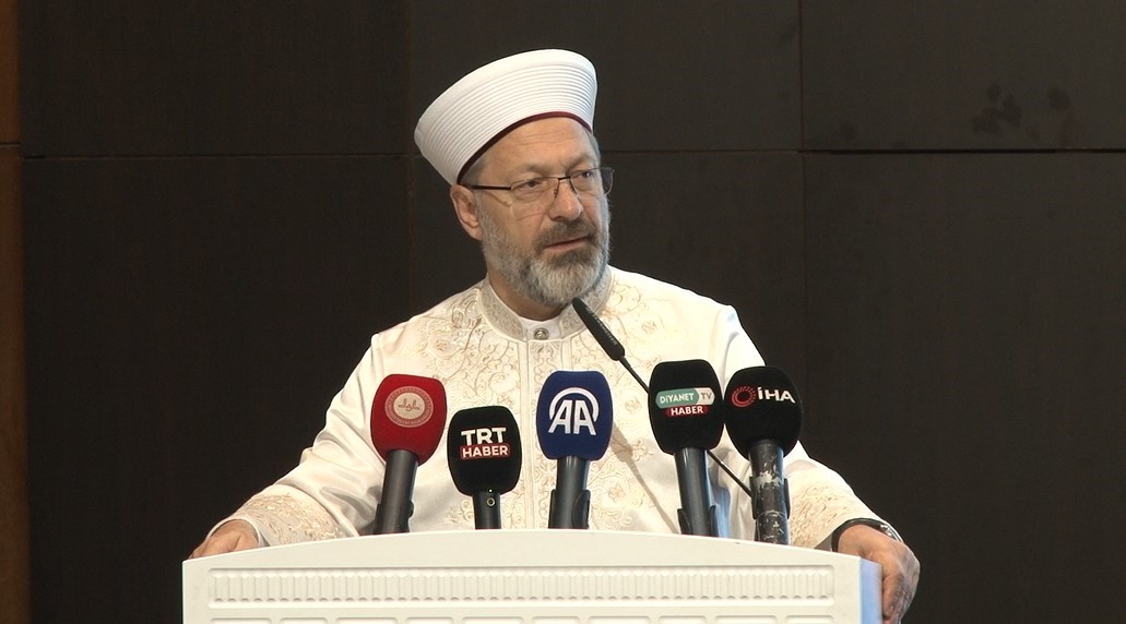 Ali Erbaş: "İnsanlık, cinsiyetsiz bir toplum oluşturma çabası içine giren sapkın bir anlayışla karşı karşıyadır"