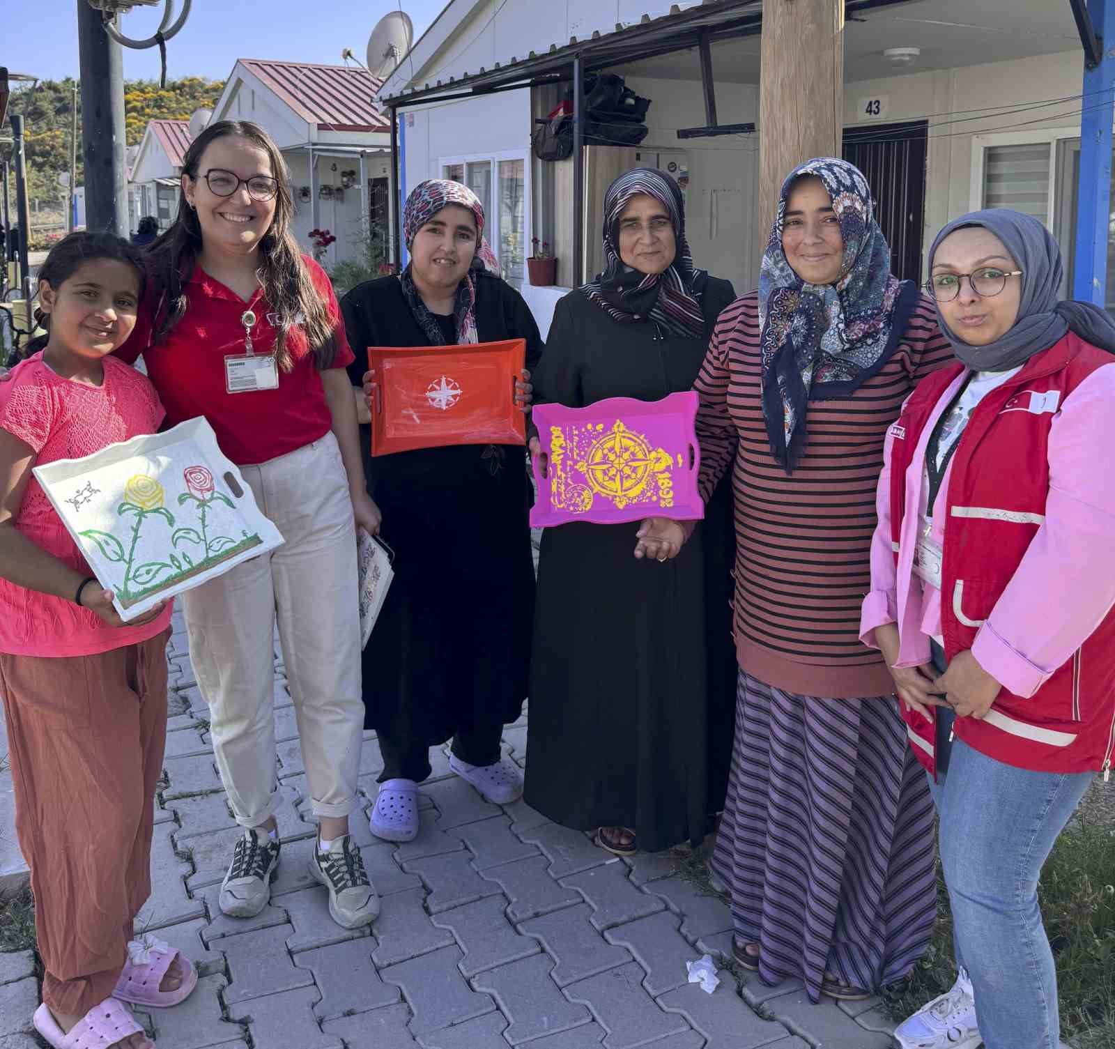 T&uuml;rk Kızılay&rsquo;dan deprem b&ouml;lgesinde &lsquo;Anneler G&uuml;n&uuml;&rsquo; kutlaması
