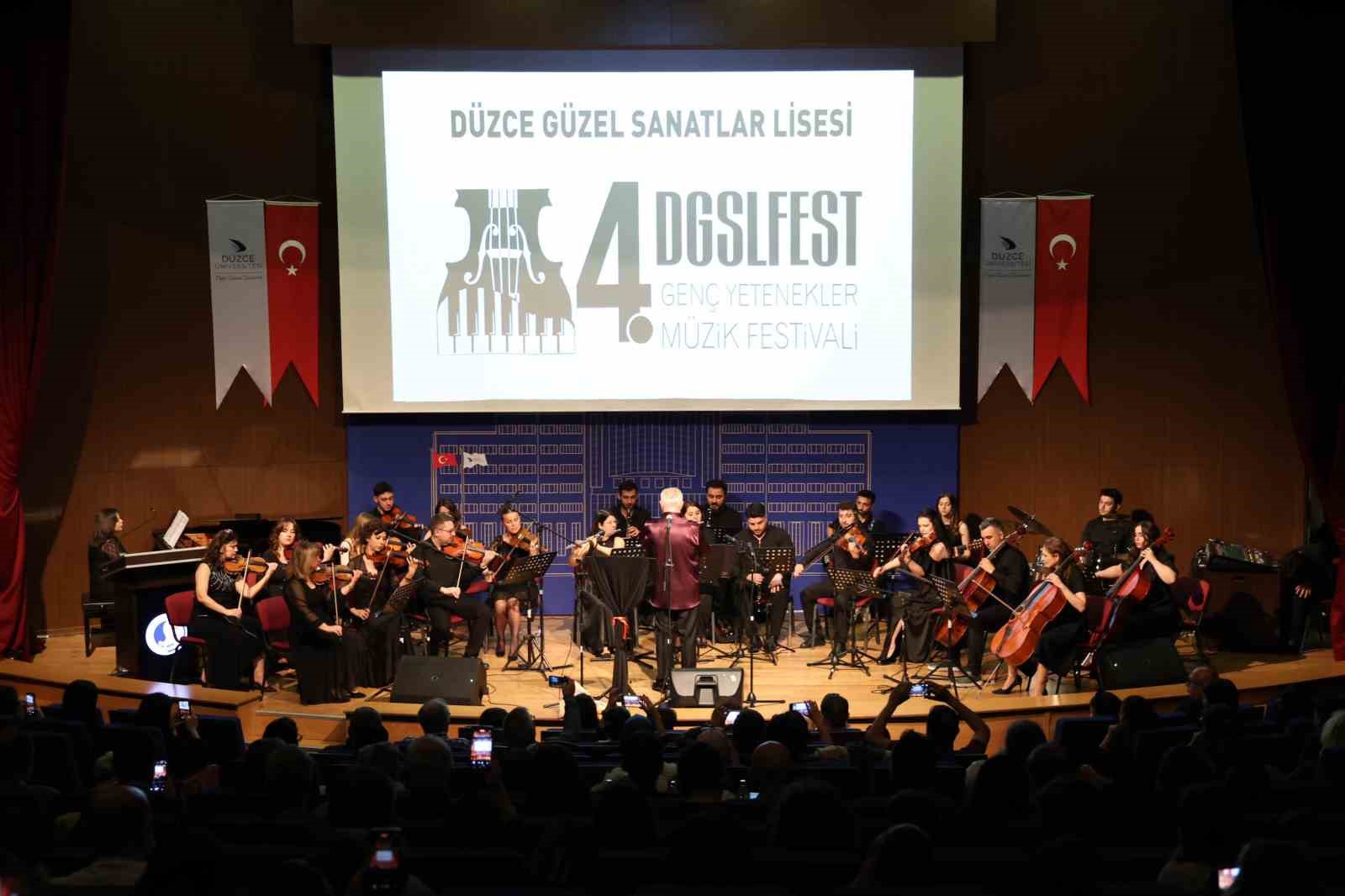 DÜFest 2025 Renkli görüntülere sahne oldu