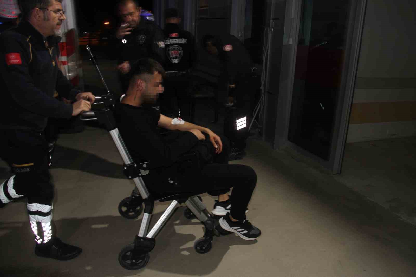 Parkta gen&ccedil;ler arasında &ccedil;ıkan bı&ccedil;aklı kavgada 1 kişi yaralandı
