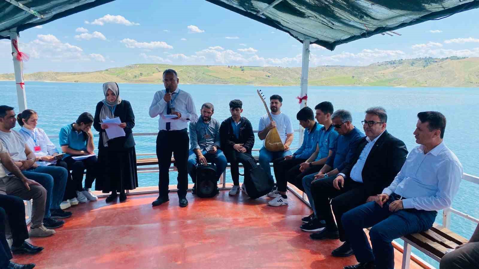 Fırat’ın Samsat kıyısında şiir aktı