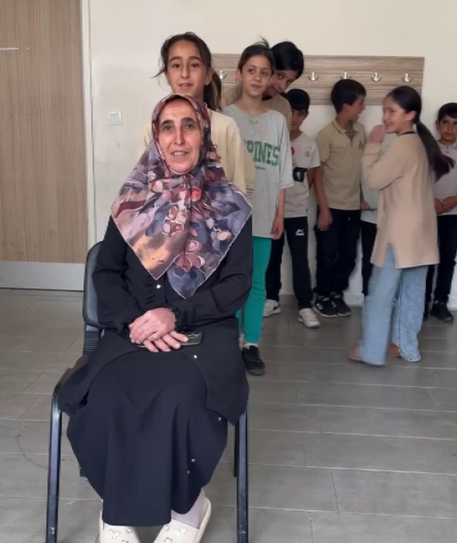 Okulda duygu dolu Anneler G&uuml;n&uuml; etkinliği: Anneler, &ccedil;ocuklarını seslerinden tanıdı
