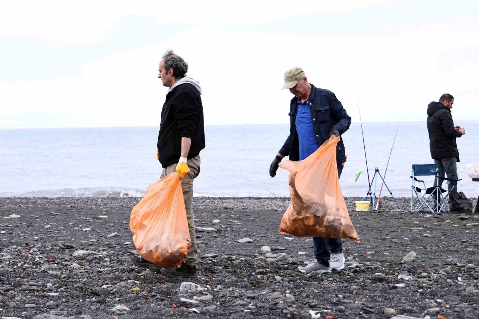 İncivez Derneği&rsquo;nden sahil temizliği etkinliği
