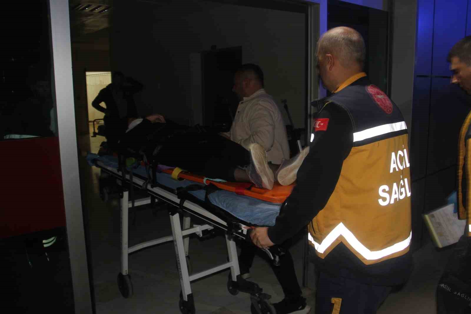 Yayalara çarpan motosikletli kaçtı: 3 yaralı