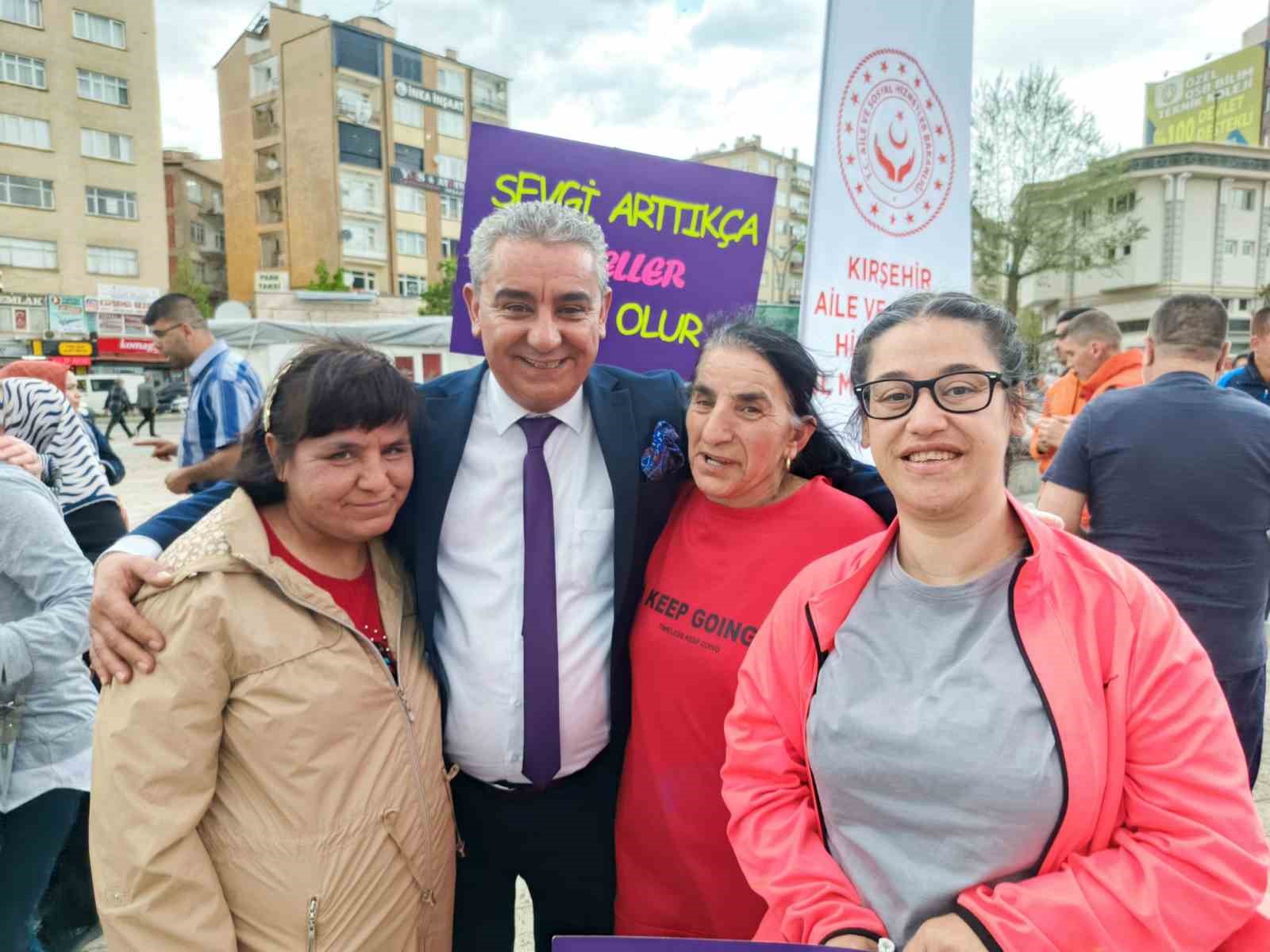 Kırşehir Beyazay Derneği’nden Engelliler Haftası yürüyüşüne destek