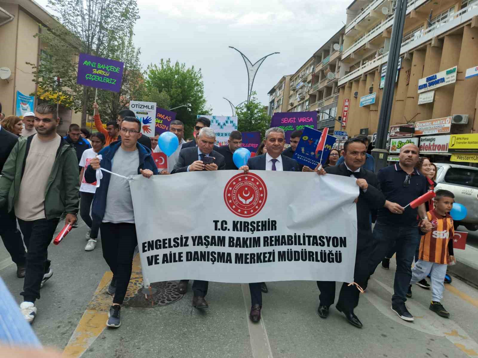 Kırşehir Beyazay Derneği&rsquo;nden Engelliler Haftası y&uuml;r&uuml;y&uuml;ş&uuml;ne destek
